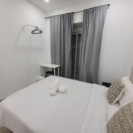 Ayz Silvela - Auto Check-In Property Малага Екстериор снимка